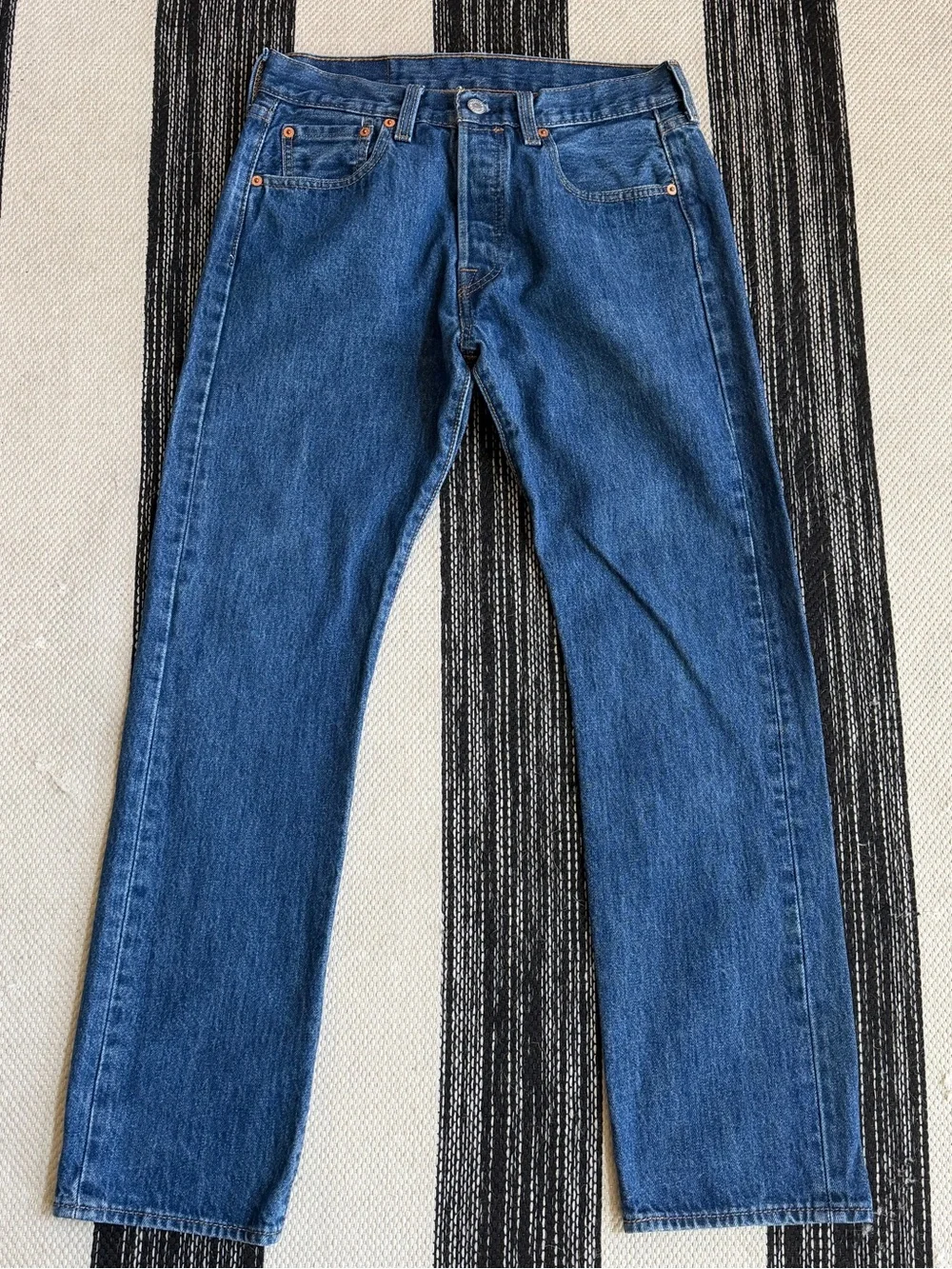 Levi's 501 Classic Men's Buttons Fly Straight Leg Blue Denim Jeans Size W30/L30